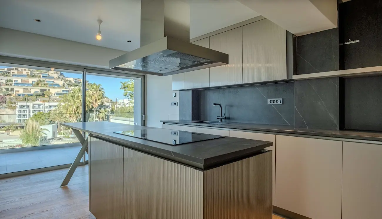 Fitted kitchen